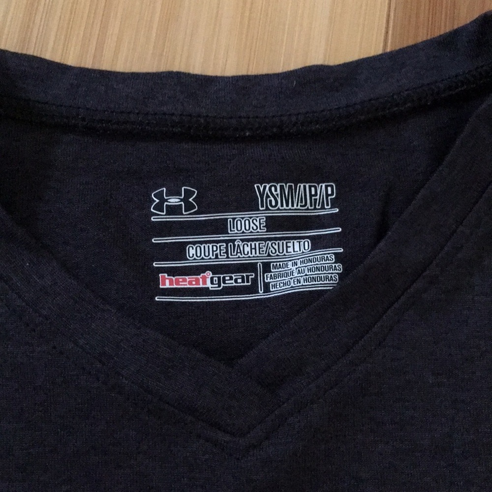 Girls Under Armour shirt - Picture 3 of 3